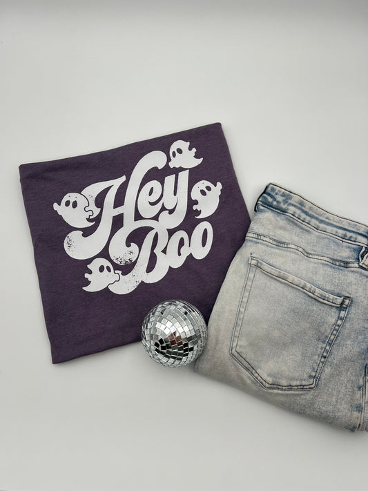 HEY BOO: Unisex T-shirt in HEATHER PURPLE