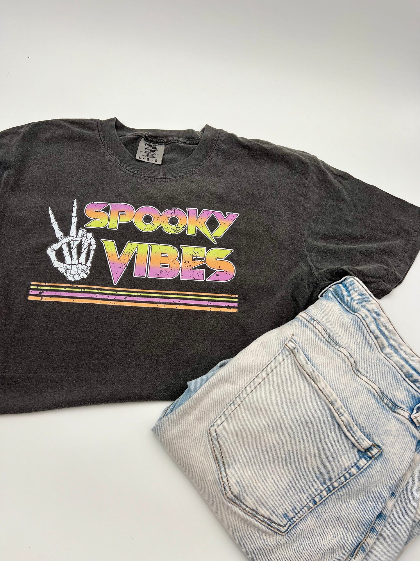 SPOOKY VIBES: Unisex T-shirt in PEPPER