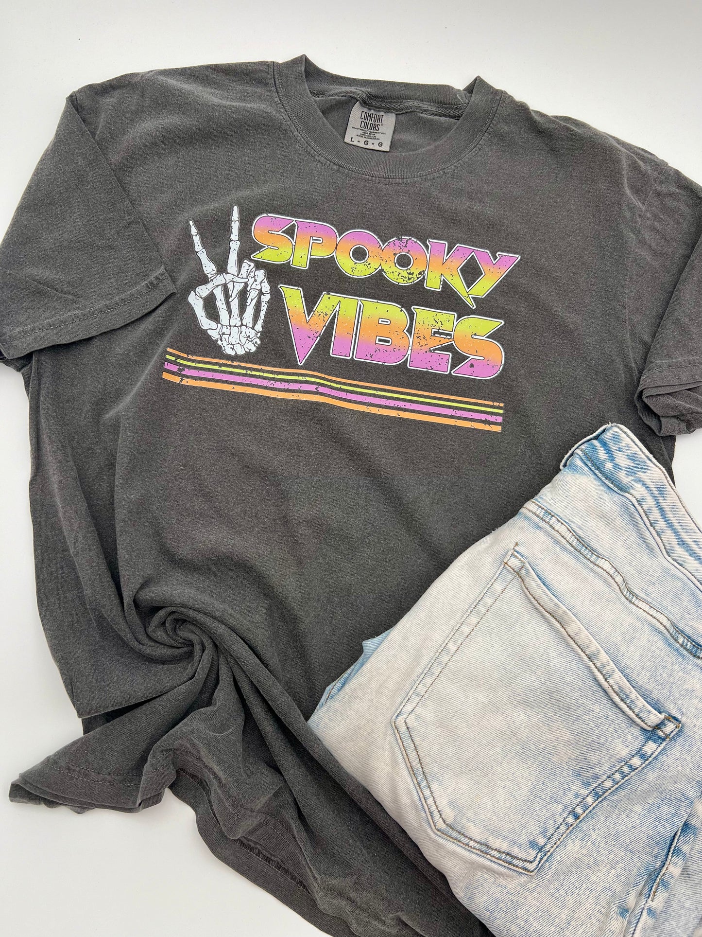 SPOOKY VIBES: Unisex T-shirt in PEPPER