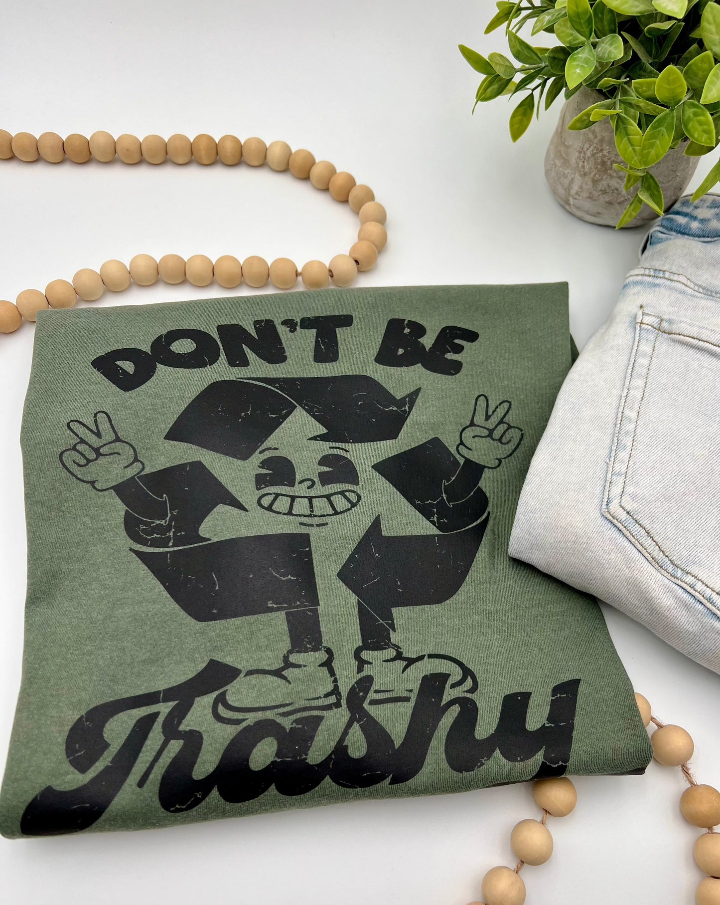 DON'T BE TRASHY Unisex T-shirt in MOSS